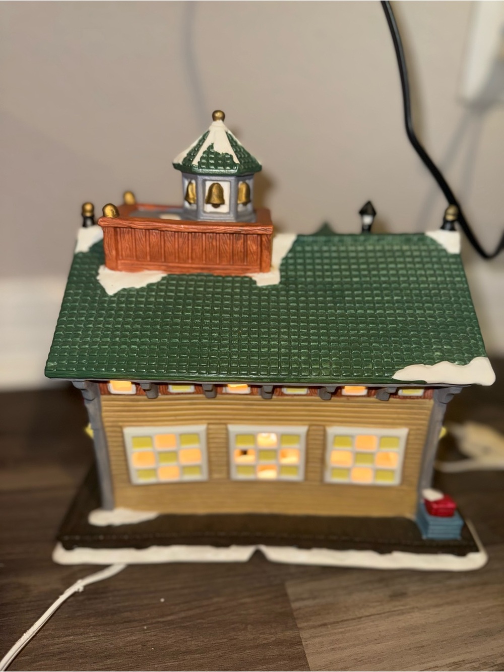 Vintage 2000 Longrich North Station Lighted Christmas Village Building Box - Picture 6 of 6